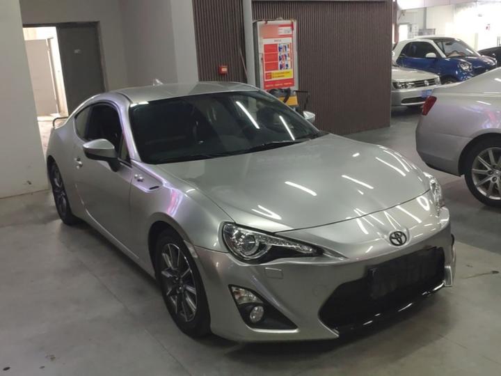 86 2014 2.0L MT Luxury photo 3
