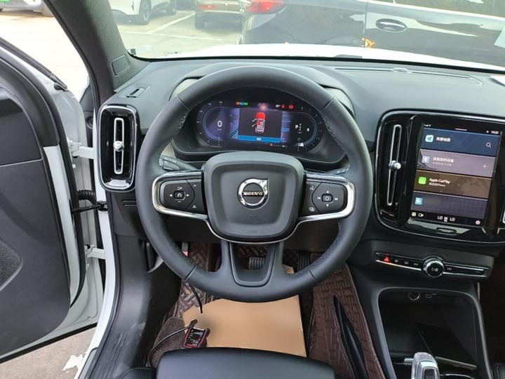 XC40 2023 B3 Luxury photo 6