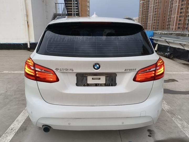 2 Series Wagon 2016 218i Leading photo 3