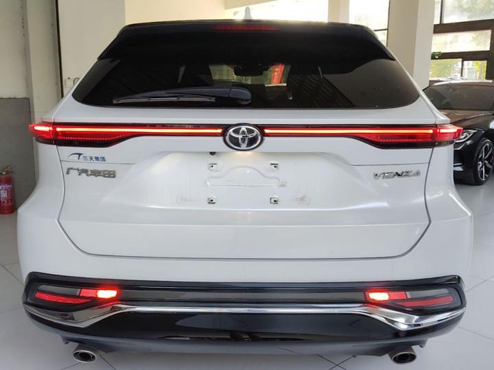 2022 2.0L CVT RWD Premium photo 3