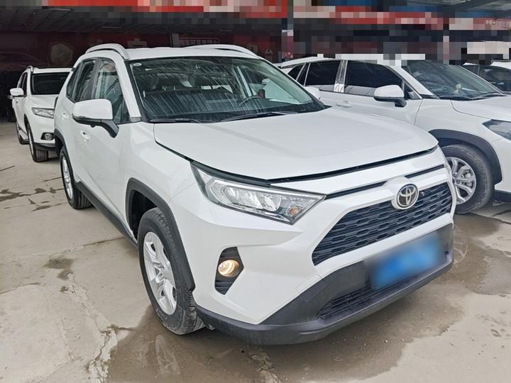 RAV4 2022 2.0L CVT RWD photo 3