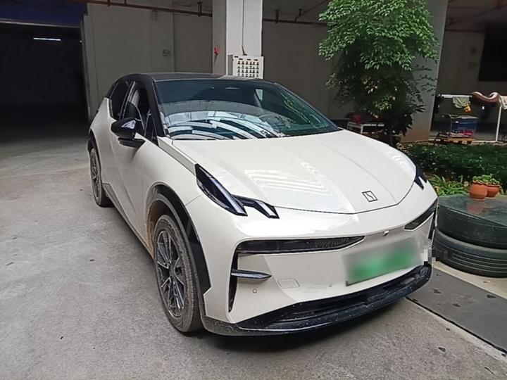X 2023 RWD ME 5-Seater photo 3