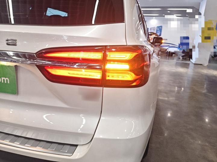RX8 2019 30T RWD Flagship photo 7