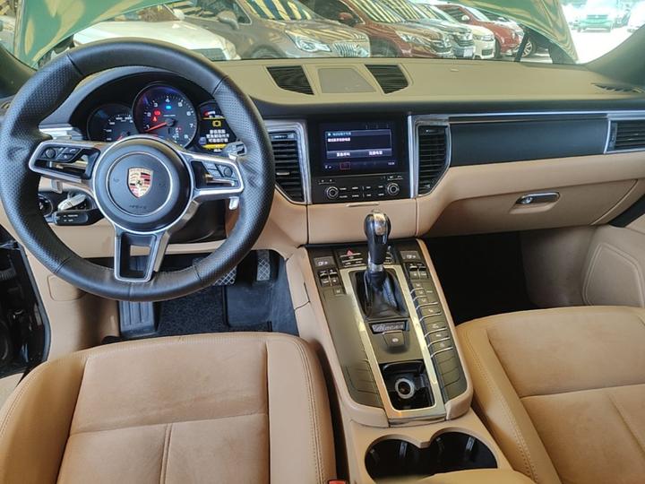 2017 Macan 2.0T photo 5