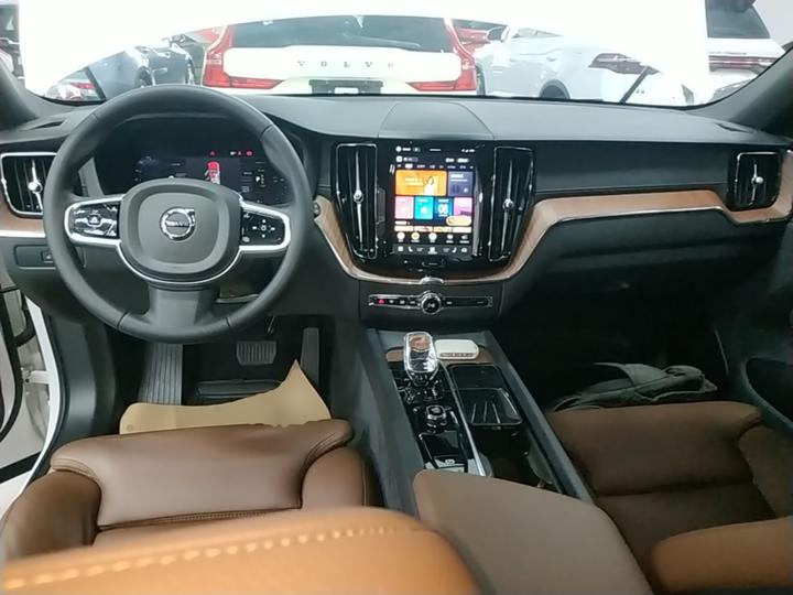 XC60 EV 2024 T8 PHEV Long Range AWD Luxury photo 5