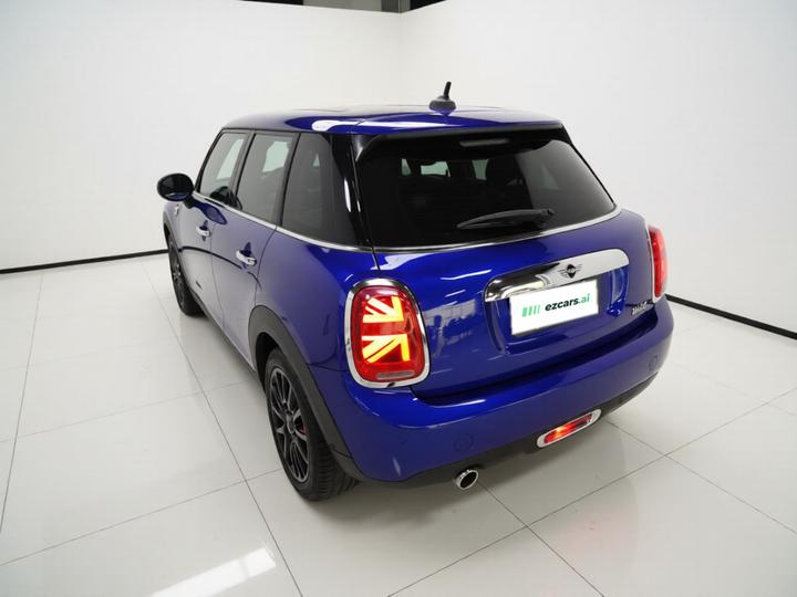 2019 1.5T ONE PLUS 5-Door photo 4