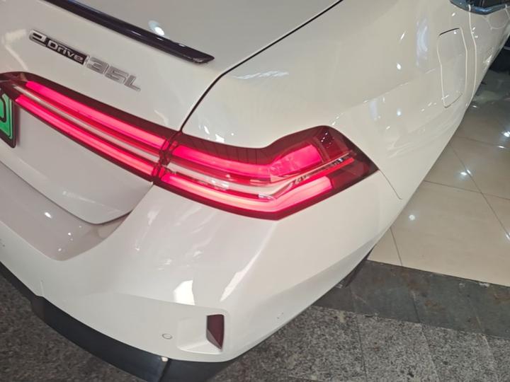 i5 2024 eDrive 35L Exclusive M Sport Package photo 7