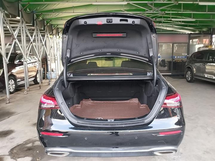 E-Class 2022 E 260 L photo 8