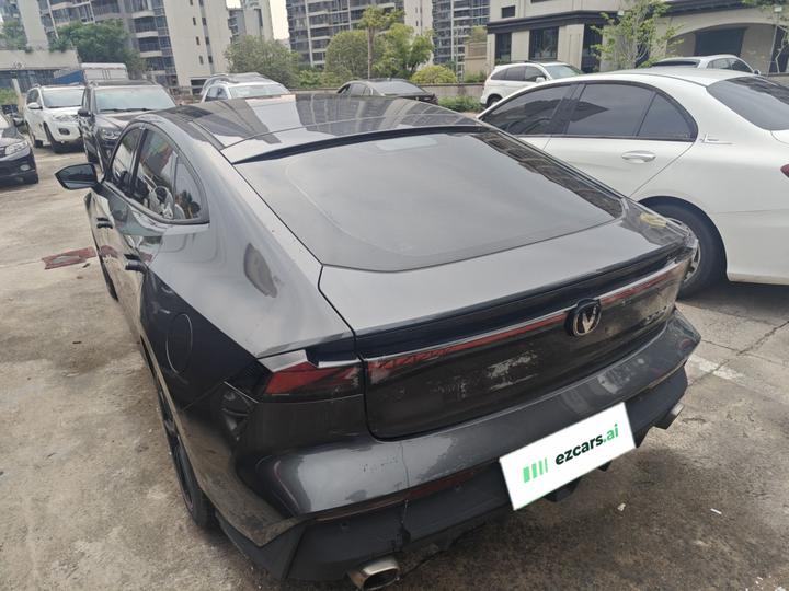 UNI-V 2022 1.5T Premium photo 4