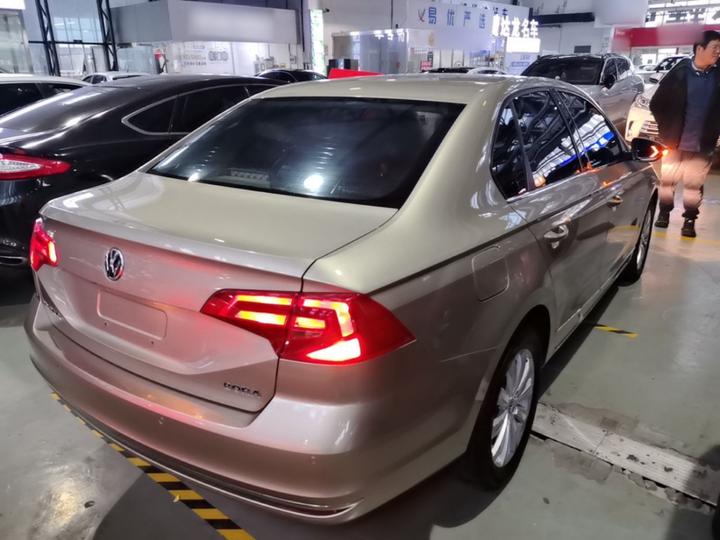 Bora 2017 1.6L AT Comfort photo 4
