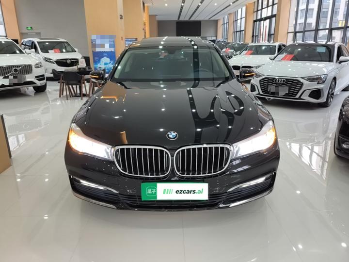 7 Series 2016 730Li Leading photo 2