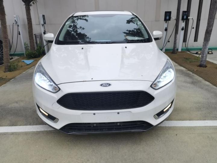 Focus 2015 Hatchback EcoBoost 125 MT photo 2