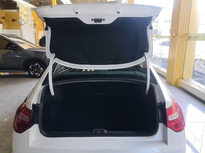 C5 2014 2.0L AT Exclusive photo 8