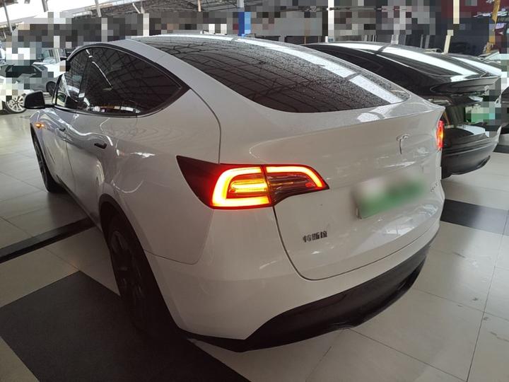 Model Y 2024 RWD photo 4