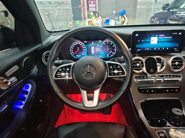 GLC Coupe GLC 300 4MATIC Coupe SUV photo 6