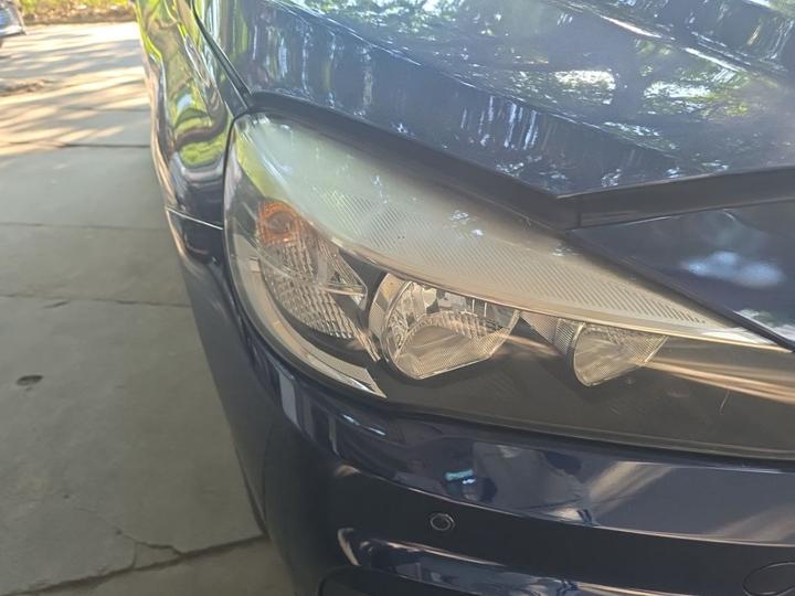 2 Series Wagon 2015 218i Leading photo 7