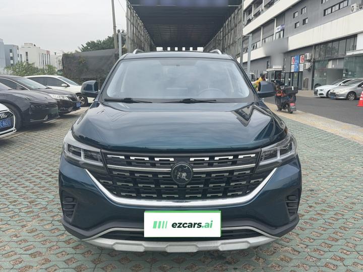 Forthing T5 2022 Prosperous 1.6L MT 5-Seater photo 2
