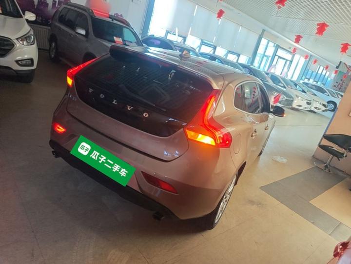 V40 2015 1.6T photo 4