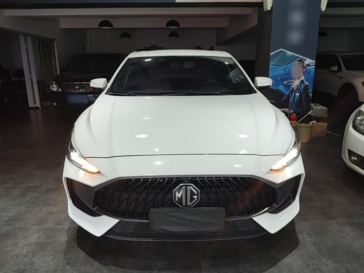 MG5 2022 180DVVT CVT Luxury photo 2