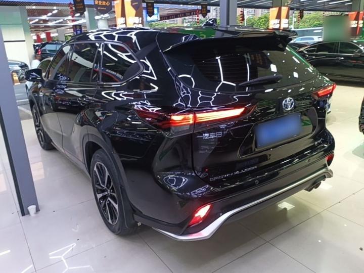Crown 2023 2.5L HEV AWD Luxury photo 4