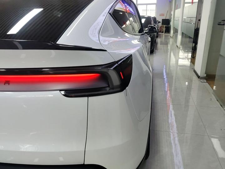 Model Y L 2025 Long Range AWD photo 7