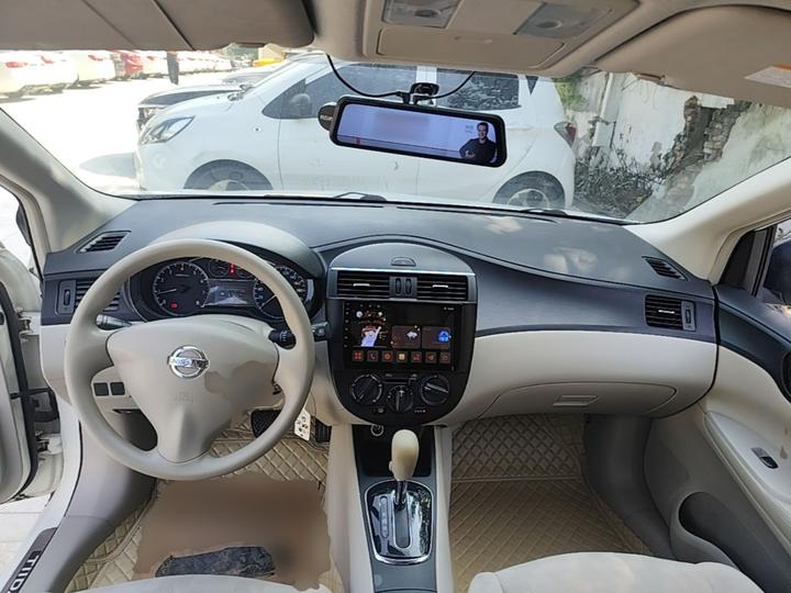 Tiida 2014 1.6L CVT Comfort photo 5