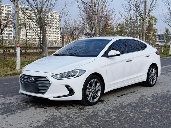 Elantra 2016 1.6L AT Smart