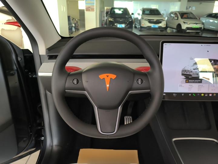 Model Y 2024 RWD photo 2
