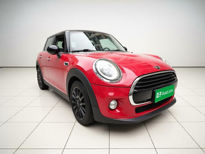 2019 1.5T COOPER Classic 5-Door photo 3