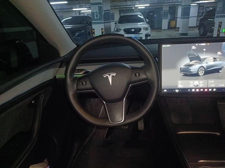 Model Y 2024 RWD photo 8
