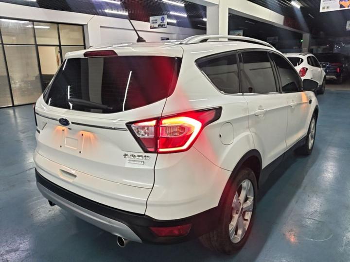 Kuga 2018 EcoBoost 180 RWD photo 4