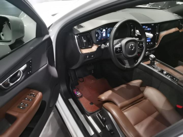 XC60 2021 T5 AWD Luxury photo 3