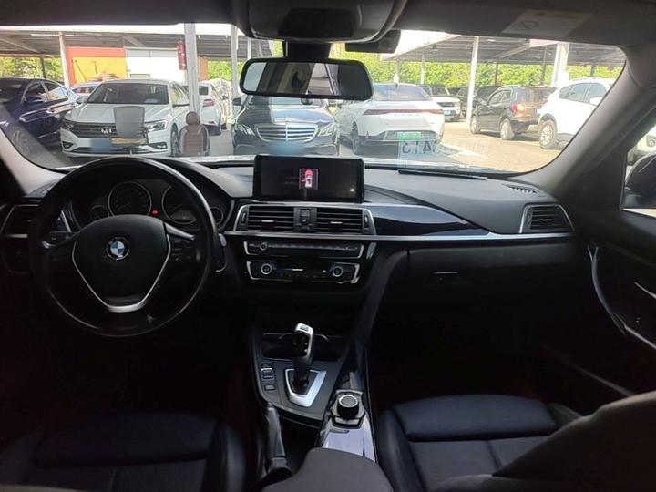3 Series 2018 318i photo 5