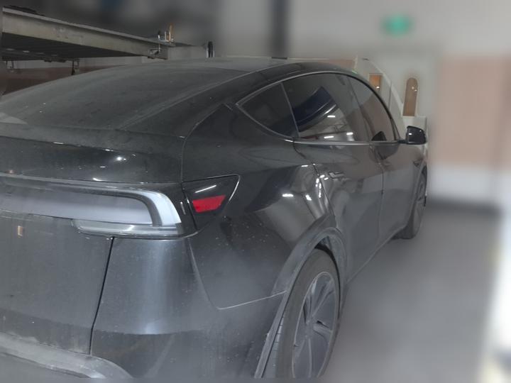 Model Y 2025 RWD photo 6