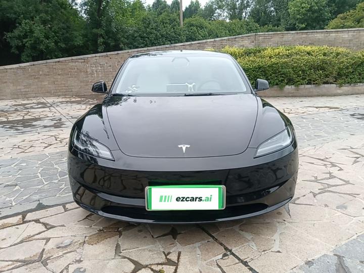 Model 3 2023 RWD photo 2