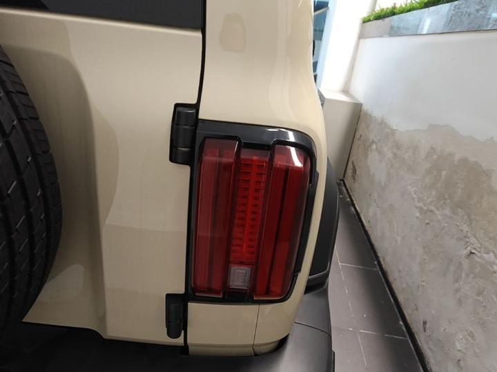300 2025 2.0T Petrol Conqueror photo 7