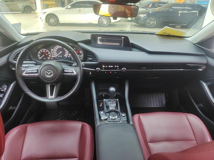 3 Axela 2023 2.0L AT photo 5