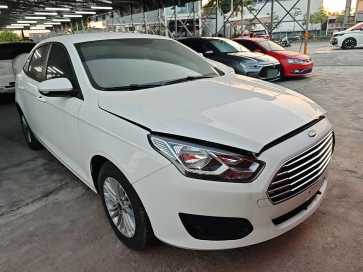 Escort 2017 Facelift 1.5L AT Comfort photo 3