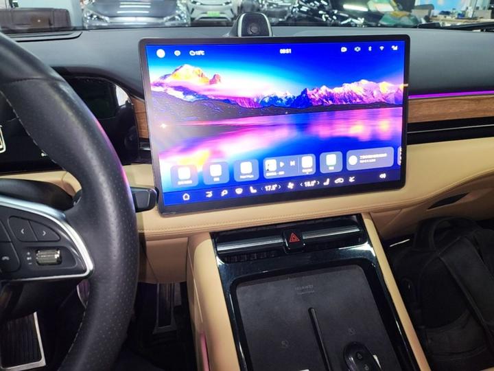 HIMA AITO M5 2022 EV AWD Performance photo 8
