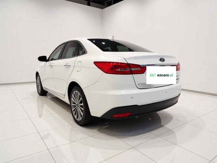 Escort 2019 Facelift 1.5L AT China VI photo 4