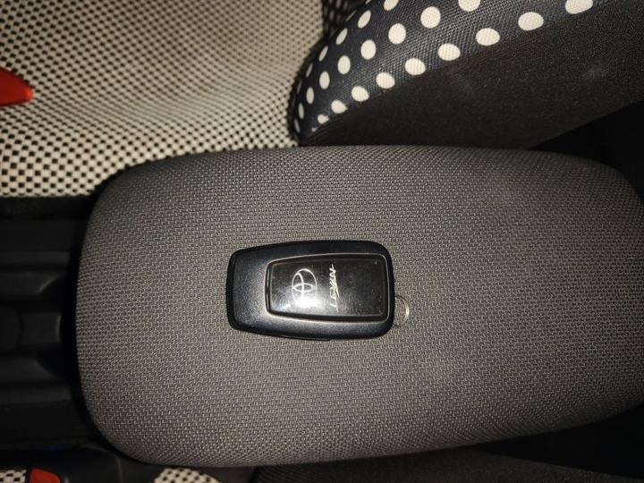 Levin 2022 185T CVT Luxury photo 8