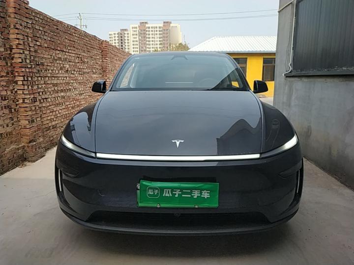 Model Y 2025 RWD photo 2