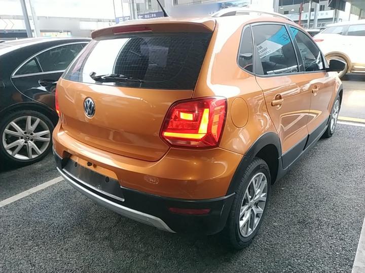 2014 1.6L Cross Polo AT photo 6