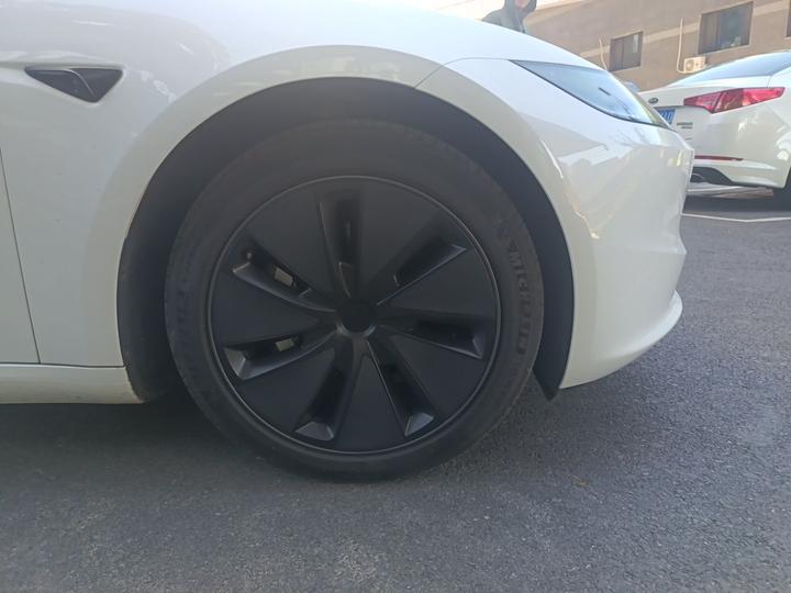 Model 3 2023 Long Range AWD photo 8