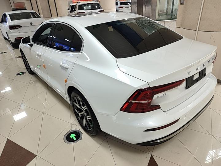 S60 2025 B4 Luxury photo 4