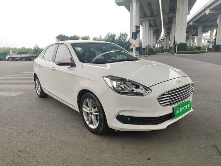 Escort 2019 1.5L AT photo 3