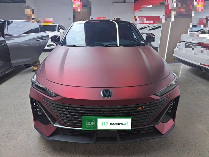 UNI-V 2022 1.5T Premium photo 2
