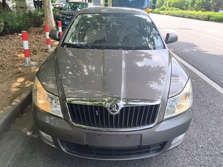 Octavia 2015 Classic 1.6L AT photo 2