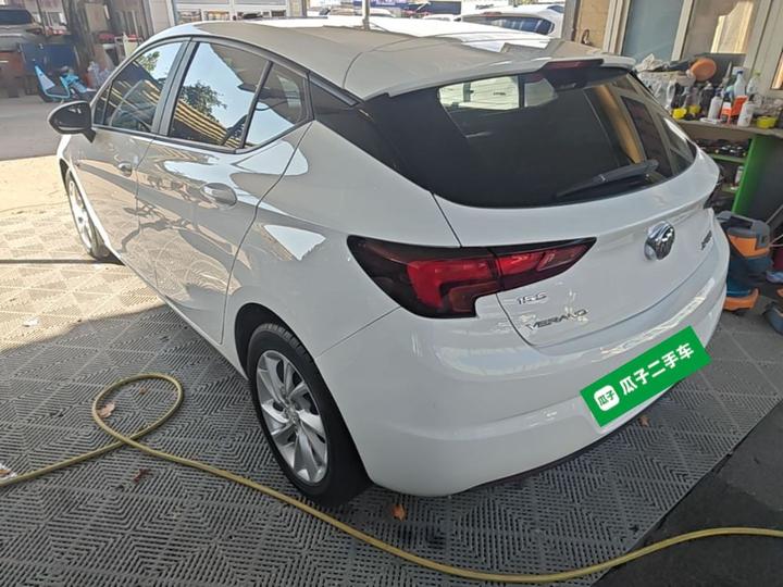 Verano 2016 Hatchback 15S AT Progressive photo 4