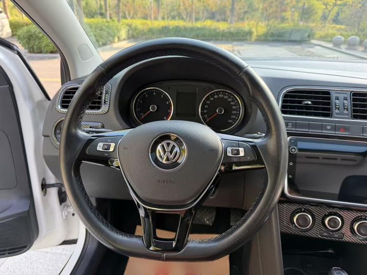 Polo 2018 1.5L AT photo 2